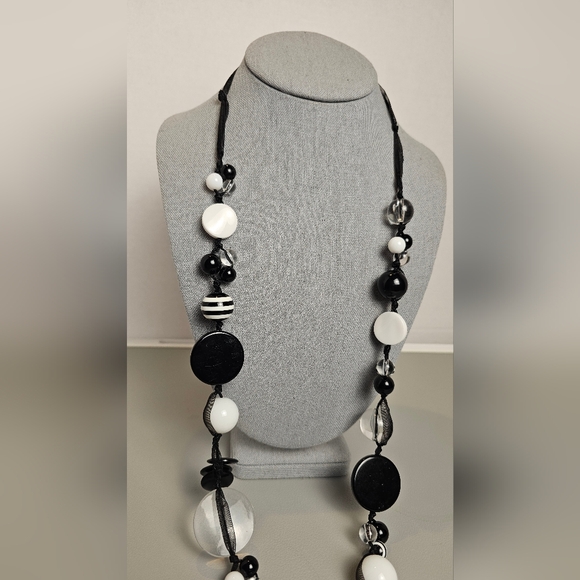 [Express] Black, White, Clear & Striped Beaded Necklace - Picture 3 of 13